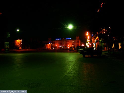 Ночные улицы Волгограда. дорога, Мира, почтамт