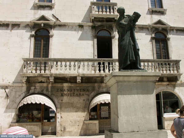 памятник поэту Марко Маруличу. путешествия, Сплит, Хорватия