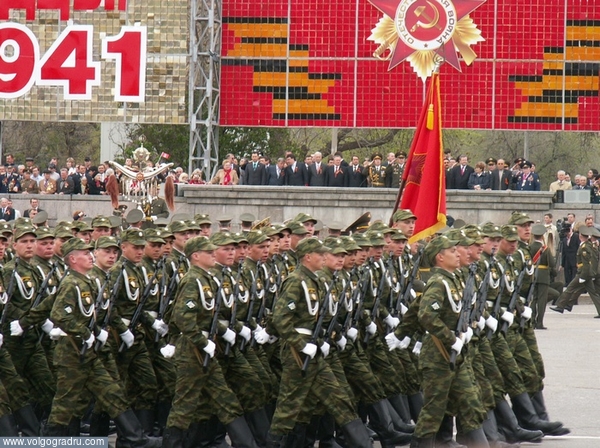 Мотострелки 20-й Гв. дивизии на параде. День Победы, 9 мая в Волгограде, 9 мая
