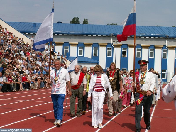Марш ветеранов-динамовцев. Открытие стадиона «Динамо», зрители, спорт в Волгограде