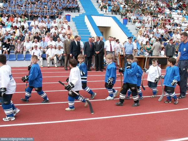 Юные хоккеисты. Открытие стадиона «Динамо», зрители, спорт в Волгограде