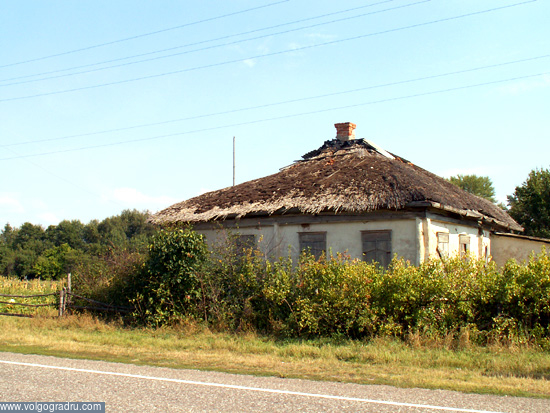 Дом с крышей из камыша. серафимовичский, Серафимович, область