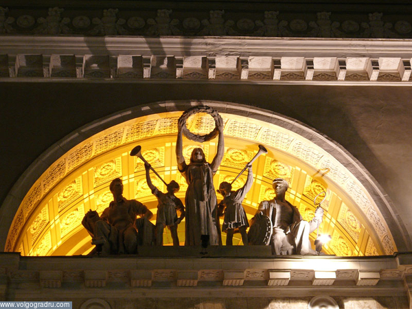 Скульптурная композиция на фасаде ж/д вокзала "Волгоград-1". скульптуры, скульптурная композиция, волгоградский вокзал