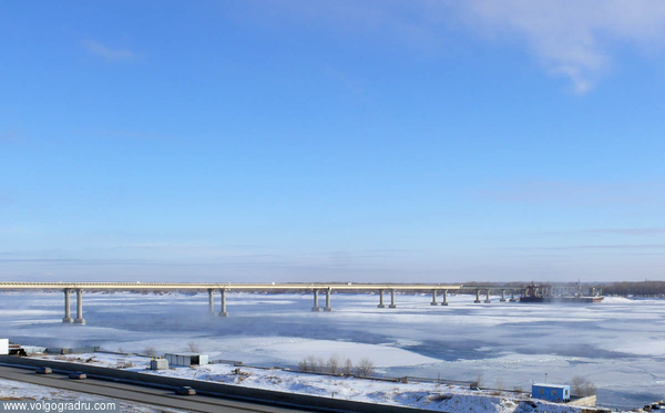 Мост зимой. 