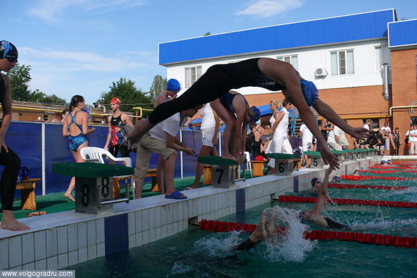 Второй этап эстафеты 4х50 м на спине у девушек. 16.06.08, вечер.. плавание, спорт, бассейн «Искра»