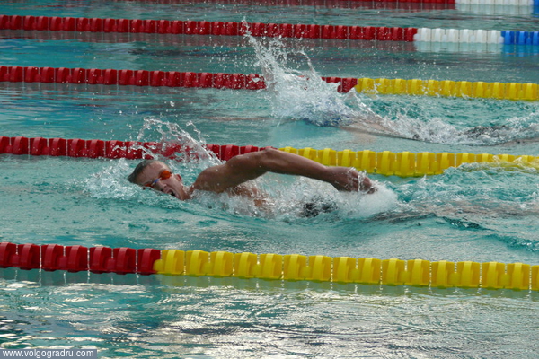 Фавориты заплыва на 800 м, Антон Добржанский и Максим Кошелев.. плавание, спорт, бассейн «Искра»