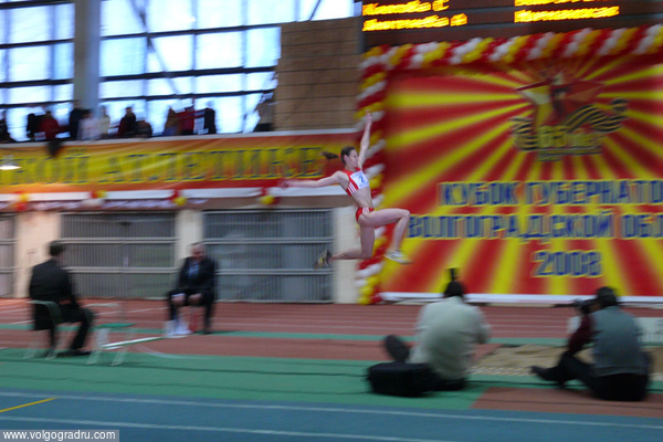 Прыжок в длину, женщины. Единственный удачный прыжок на 6,53 позволил Марине Панковой (Ульяновск) занять второе место.. 