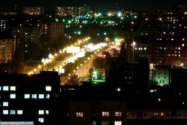 Ночной вид улицы Хиросимы с балкона 20-го этажа.. Волгоград, ночной город, ночь
