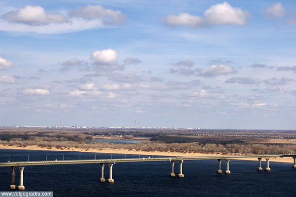 23 марта 2008. Вид на строящийся мост через Волгу. На горизонте - город Вожский.. Волгоград, Волжский, мост через волгу