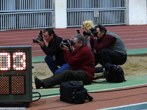 Кубок губернатора по легкой атлетике 19 января 2008 г. Фотографы за работой.. 