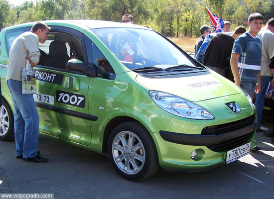 Автомобиль Peugeot на автовыставке во Дворце спорта. АВТОвыставка, регион, Дворец