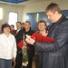 Олег Гребнев вручает грамоту