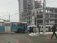 В Волгограде маршрутка протаранила троллейбус