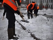 В Волгограде устраняют последствия снегопада