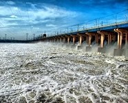 Волжская ГЭС продолжает сброс воды