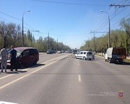 В Волгограде по очереди столкнулись 4 машины