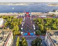 На Центральной набережной Волгограда устанавливают фестивальную сцену 
