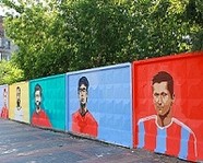 В центре Волгограда появились портреты звёзд мирового футбола