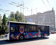 Остановки в волгоградских автобусах начали объявлять на английском