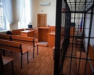 В российских судах запретят клетки и «аквариумы»