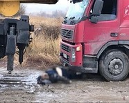 В Волгограде водитель автокрана насмерть сбил дальнобойщика