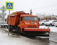 Утром волгоградские дороги расчищали 60 единиц спецтехники