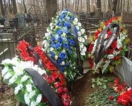  В Волгограде супруги похитили 57 поминальных венков с кладбища