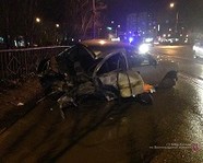 В Волгограде мужчина разбил машину о бордюр 