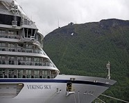 Терпящий бедствие лайнер в Норвегии доставлен в порт