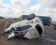 Под Волгоградом водитель внедорожника погиб, врезавшись в грузовик