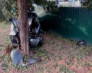 Молодой водитель под Волгоградом разбил машину о дерево