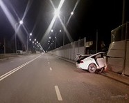 В Волгограде ночной лихач протаранил забор на шоссе Авиаторов