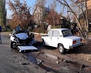 В Волгограде легковушка врезалась в две машины
