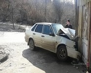 В Волгограде девушка-водитель влетела в угол дома