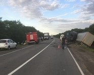Водитель иномарки погиб, влетев на трассе в грузовик