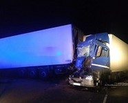 Под Волгоградом столкнулись три грузовика