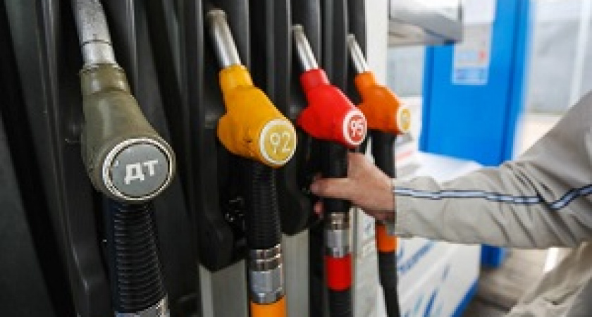 В Госдуму внесли проект о госрегулировании цен на бензин