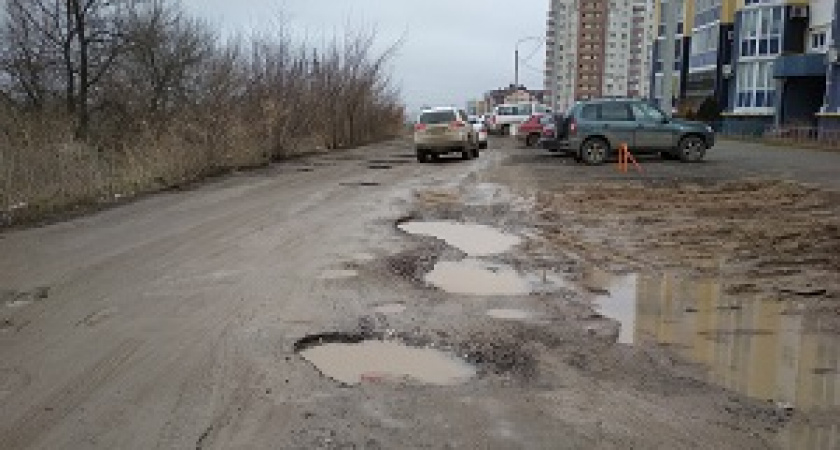 В России ямы на дорогах стали ещё одной приметой приближающейся весны